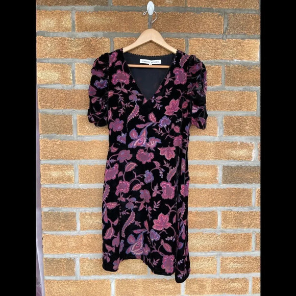 REBECCA MINKOFF
Arlette Printed Velvet Short-sleeve Dress Size 4 - Picture 4 of 13